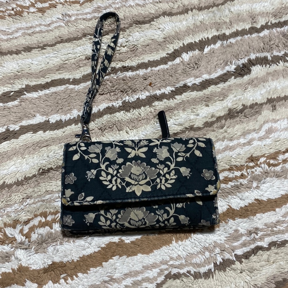 Vera Bradley wristlet - Picture 1 of 8